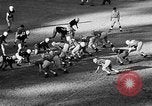 Standbild Fußballspiel Chapel Hill North Carolina USA, 1955, aus Sekunde 58 historischem Filmmaterial Videoclip 65675043382