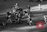 Standbild Fußballspiel Chapel Hill North Carolina USA, 1955, aus Sekunde 60 historischem Filmmaterial Videoclip 65675043382