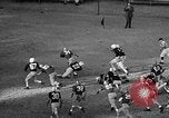 Standbild Fußballspiel Chapel Hill North Carolina USA, 1955, aus Sekunde 62 historischem Filmmaterial Videoclip 65675043382