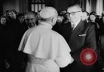 Standbild Papst Pius XII Castel Gandolfo Italien, 1957, aus Sekunde 23 historischem Filmmaterial Videoclip 65675043387