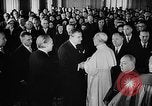 Standbild Papst Pius XII Castel Gandolfo Italien, 1957, aus Sekunde 25 historischem Filmmaterial Videoclip 65675043387