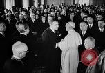 Standbild Papst Pius XII Castel Gandolfo Italien, 1957, aus Sekunde 26 historischem Filmmaterial Videoclip 65675043387