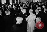 Standbild Papst Pius XII Castel Gandolfo Italien, 1957, aus Sekunde 27 historischem Filmmaterial Videoclip 65675043387