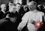 Standbild Papst Pius XII Castel Gandolfo Italien, 1957, aus Sekunde 28 historischem Filmmaterial Videoclip 65675043387