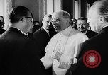 Standbild Papst Pius XII Castel Gandolfo Italien, 1957, aus Sekunde 32 historischem Filmmaterial Videoclip 65675043387