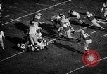 Standbild Fußballspiel Ohio United States USA, 1957, aus Sekunde 23 historischem Filmmaterial Videoclip 65675043391