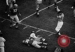 Standbild Fußballspiel Ohio United States USA, 1957, aus Sekunde 40 historischem Filmmaterial Videoclip 65675043391