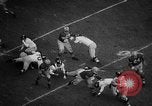 Standbild Fußballspiel Ohio United States USA, 1957, aus Sekunde 52 historischem Filmmaterial Videoclip 65675043391