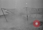 Standbild Amerikanische Soldaten und Marineinfanteristen kämpfen in Okinawa gegen japanische Streitkräfte Okinawa Ryukyu Inseln, 1945, aus Sekunde 29 historischem Filmmaterial Videoclip 65675043441