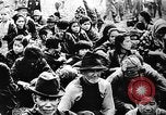 Standbild Amerikanische Soldaten und Marineinfanteristen kämpfen in Okinawa gegen japanische Streitkräfte Okinawa Ryukyu Inseln, 1945, aus Sekunde 39 historischem Filmmaterial Videoclip 65675043441