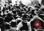 Standbild Amerikanische Soldaten und Marineinfanteristen kämpfen in Okinawa gegen japanische Streitkräfte Okinawa Ryukyu Inseln, 1945, aus Sekunde 40 historischem Filmmaterial Videoclip 65675043441