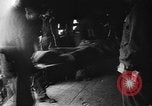 Standbild Amerikanische Soldaten und Marineinfanteristen kämpfen in Okinawa gegen japanische Streitkräfte Okinawa Ryukyu Inseln, 1945, aus Sekunde 52 historischem Filmmaterial Videoclip 65675043441