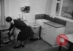 Standbild neue Häuser gebaut Europa, 1945, aus Sekunde 13 historischem Filmmaterial Videoclip 65675043443