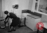 Standbild neue Häuser gebaut Europa, 1945, aus Sekunde 15 historischem Filmmaterial Videoclip 65675043443