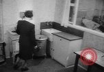 Standbild neue Häuser gebaut Europa, 1945, aus Sekunde 17 historischem Filmmaterial Videoclip 65675043443