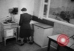 Standbild neue Häuser gebaut Europa, 1945, aus Sekunde 18 historischem Filmmaterial Videoclip 65675043443