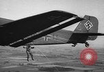 Image les parachutistes allemands Belgique, 1940, de la seconde 13 séquences d'archives historiques vidéo 65675043460