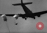 Image les parachutistes allemands Belgique, 1940, de la seconde 18 séquences d'archives historiques vidéo 65675043460
