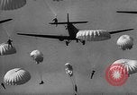 Image les parachutistes allemands Belgique, 1940, de la seconde 25 séquences d'archives historiques vidéo 65675043460