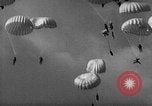 Image les parachutistes allemands Belgique, 1940, de la seconde 27 séquences d'archives historiques vidéo 65675043460