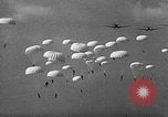 Image les parachutistes allemands Belgique, 1940, de la seconde 31 séquences d'archives historiques vidéo 65675043460