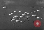 Image les parachutistes allemands Belgique, 1940, de la seconde 32 séquences d'archives historiques vidéo 65675043460