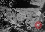 Image Charrue de traction universelle Royaume-Uni, 1940, de la seconde 12 séquences d'archives historiques vidéo 65675043469
