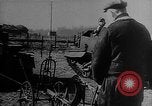 Image Charrue de traction universelle Royaume-Uni, 1940, de la seconde 14 séquences d'archives historiques vidéo 65675043469