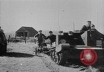 Image Charrue de traction universelle Royaume-Uni, 1940, de la seconde 17 séquences d'archives historiques vidéo 65675043469