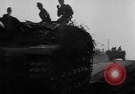 Immagine di Assalto tedesco Stug III a Varsavia rivolta Varsavia POLONIA, 1944, secondo 16 filmato di repertorio 65675043477