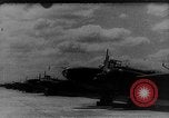 Standbild japanische Fallschirmjäger angreifenden Palembang in Niederländisch Ostindien Palembang Dutch East Indies, 1942, aus Sekunde 4 historischem Filmmaterial Videoclip 65675043483