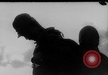 Standbild japanische Fallschirmjäger angreifenden Palembang in Niederländisch Ostindien Palembang Dutch East Indies, 1942, aus Sekunde 8 historischem Filmmaterial Videoclip 65675043483