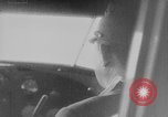 Standbild japanische Fallschirmjäger angreifenden Palembang in Niederländisch Ostindien Palembang Dutch East Indies, 1942, aus Sekunde 27 historischem Filmmaterial Videoclip 65675043483