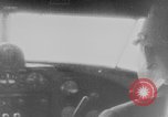 Standbild japanische Fallschirmjäger angreifenden Palembang in Niederländisch Ostindien Palembang Dutch East Indies, 1942, aus Sekunde 28 historischem Filmmaterial Videoclip 65675043483