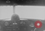 Standbild japanische Fallschirmjäger angreifenden Palembang in Niederländisch Ostindien Palembang Dutch East Indies, 1942, aus Sekunde 29 historischem Filmmaterial Videoclip 65675043483