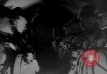 Standbild japanische Fallschirmjäger angreifenden Palembang in Niederländisch Ostindien Palembang Dutch East Indies, 1942, aus Sekunde 47 historischem Filmmaterial Videoclip 65675043483