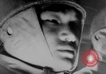 Standbild japanische Fallschirmjäger angreifenden Palembang in Niederländisch Ostindien Palembang Dutch East Indies, 1942, aus Sekunde 49 historischem Filmmaterial Videoclip 65675043483