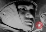 Standbild japanische Fallschirmjäger angreifenden Palembang in Niederländisch Ostindien Palembang Dutch East Indies, 1942, aus Sekunde 50 historischem Filmmaterial Videoclip 65675043483