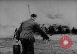 Standbild Die Deutschen kämpfen im Winter gegen die Sowjets Ostfront, 1943, aus Sekunde 39 historischem Filmmaterial Videoclip 65675043484