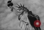 Standbild Amerikanische Propaganda kontrastierenden Kommunismus United States USA, 1962, aus Sekunde 4 historischem Filmmaterial Videoclip 65675043514