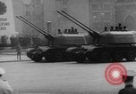 Standbild Amerikanische Propaganda kontrastierenden Kommunismus United States USA, 1962, aus Sekunde 60 historischem Filmmaterial Videoclip 65675043514