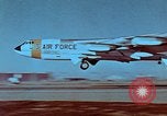 Standbild US-Militärflugzeug in Betrieb United States USA, 1962, aus Sekunde 34 historischem Filmmaterial Videoclip 65675043517