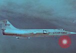 Standbild US-Militärflugzeug in Betrieb United States USA, 1962, aus Sekunde 51 historischem Filmmaterial Videoclip 65675043517
