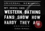 Standbild Badenden schwimmen im eisigen Wasser Oregon Mount Hood USA, 1938, aus Sekunde 1 historischem Filmmaterial Videoclip 65675043530
