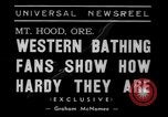Standbild Badenden schwimmen im eisigen Wasser Oregon Mount Hood USA, 1938, aus Sekunde 4 historischem Filmmaterial Videoclip 65675043530