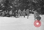 Standbild Badenden schwimmen im eisigen Wasser Oregon Mount Hood USA, 1938, aus Sekunde 8 historischem Filmmaterial Videoclip 65675043530