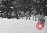 Standbild Badenden schwimmen im eisigen Wasser Oregon Mount Hood USA, 1938, aus Sekunde 9 historischem Filmmaterial Videoclip 65675043530
