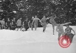 Standbild Badenden schwimmen im eisigen Wasser Oregon Mount Hood USA, 1938, aus Sekunde 10 historischem Filmmaterial Videoclip 65675043530