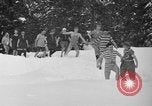 Standbild Badenden schwimmen im eisigen Wasser Oregon Mount Hood USA, 1938, aus Sekunde 11 historischem Filmmaterial Videoclip 65675043530