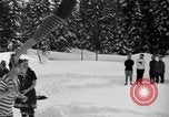 Standbild Badenden schwimmen im eisigen Wasser Oregon Mount Hood USA, 1938, aus Sekunde 17 historischem Filmmaterial Videoclip 65675043530